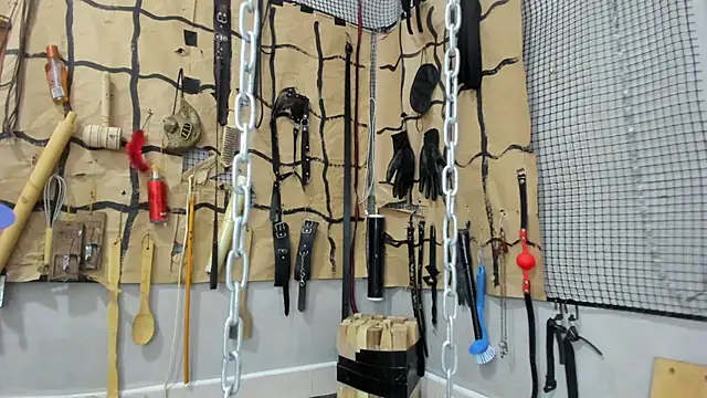 BDSM MEDUZA online show from May 1, 2026, 1:54 am