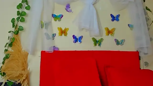 AnahiRivera09 online show from September 17, 2025, 8:43 pm