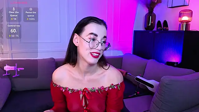 Snapshot of EmmaJakson chatting on October 17, 2025, 3:36 pm EmmaJakson online show from October 17, 2025, 3:36 pm