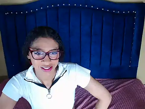 Snapshot of TinyStar15 chatting on September 21, 2025, 2:40 pm TinyStar15 online show from September 21, 2025, 2:40 pm