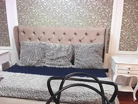 ivet hall online show from October 14, 2025, 11:49 pm