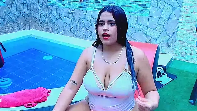 Selenegomezz online show from December 5, 2025, 7:21 pm