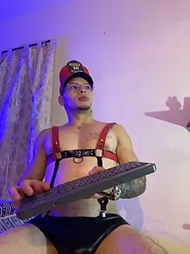 Snapshot of Matt_your_master_ chatting on October 31, 2025, 11:11 am Matt your master online show from October 31, 2025, 11:11 am