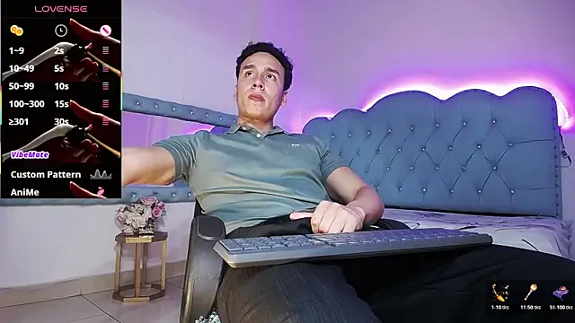 Snapshot of Andrew_Thomas_ chatting on November 5, 2025, 1:27 am Andrew Thomas online show from November 5, 2025, 1:27 am