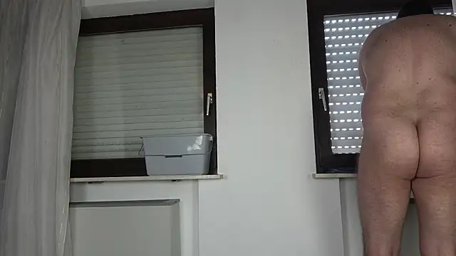 Snapshot of hiddenman87 chatting on September 17, 2025, 9:16 pm hiddenman87 online show from September 17, 2025, 9:16 pm