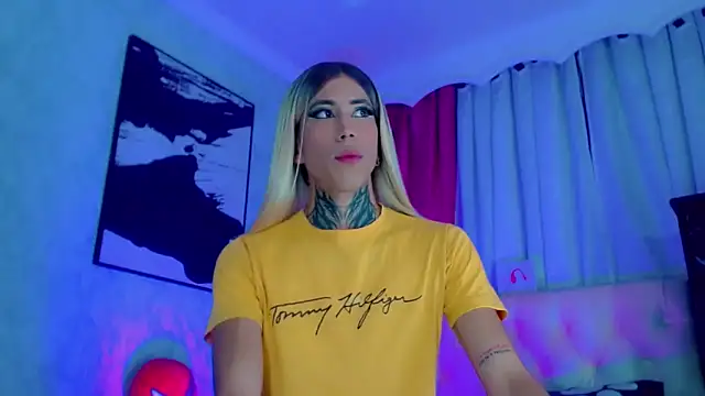 Julia Bulette1 online show from May 9, 2026, 1:00 am