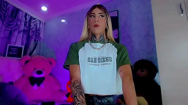 Julia Bulette1 online show from June 25, 2026, 2:44 am