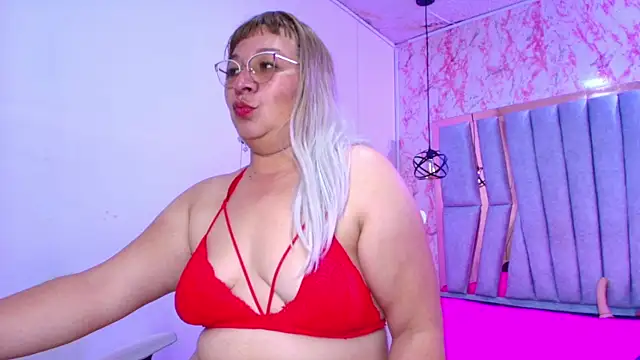 MaylinRosse  online show from October 29, 2025, 7:15 pm