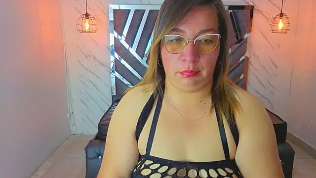 MaylinRosse  online show from June 29, 2026, 6:19 pm