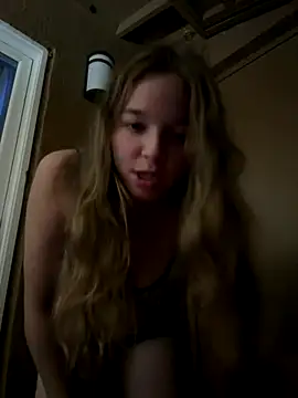 Snapshot of blondefun3818 chatting on October 20, 2025, 2:45 am blondefun3818 online show from October 20, 2025, 2:45 am