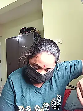 queendivya online show from October 8, 2025, 4:43 am