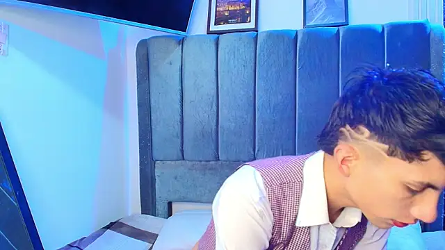 Snapshot of Erick_Velveth chatting on March 27, 2026, 5:46 am Erick Velveth online show from March 27, 2026, 5:46 am