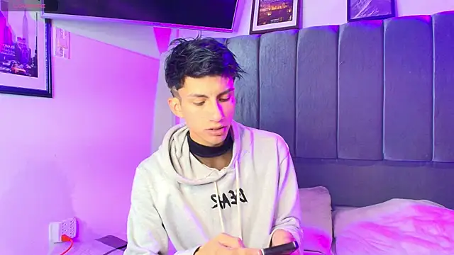 Snapshot of Erick_Velveth chatting on March 31, 2026, 5:52 am Erick Velveth online show from March 31, 2026, 5:52 am