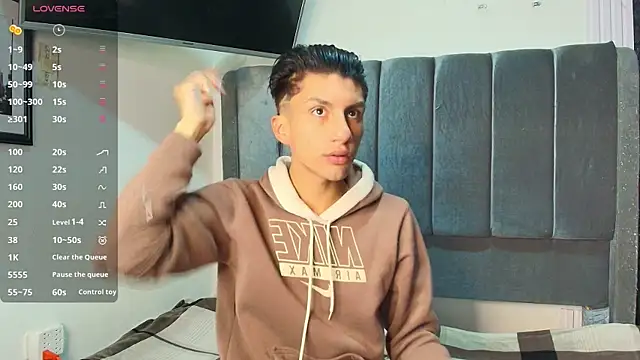 Snapshot of Erick_Velveth chatting on April 3, 2026, 6:44 am Erick Velveth online show from April 3, 2026, 6:44 am