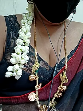 Snapshot of Maithili18 chatting on October 4, 2025, 11:03 pm Maithili18 online show from October 4, 2025, 11:03 pm