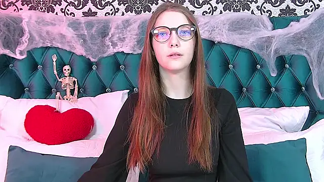 Snapshot of EllenBush chatting on October 27, 2025, 5:06 pm EllenBush online show from October 27, 2025, 5:06 pm