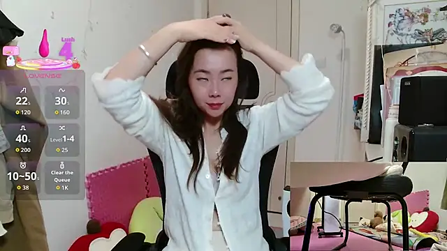 Snapshot of sallycui chatting on November 1, 2025, 11:23 am sallycui online show from November 1, 2025, 11:23 am