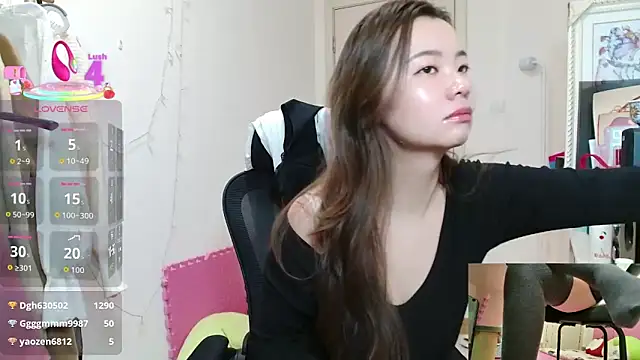 Snapshot of sallycui chatting on November 4, 2025, 12:10 am sallycui online show from November 4, 2025, 12:10 am