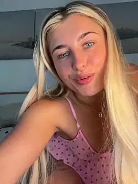BabyBluexox online show from May 19, 2026, 12:11 pm