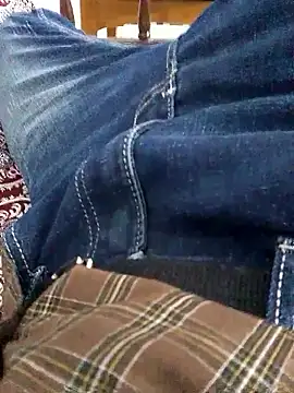 Snapshot of crish09 chatting on October 29, 2025, 12:40 pm crish09 online show from October 29, 2025, 12:40 pm