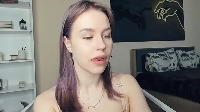 MaliaBourraine online show from June 15, 2026, 7:43 am
