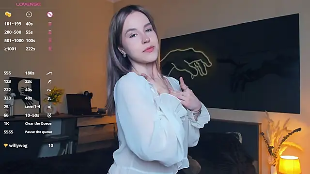MaliaBourraine online show from June 22, 2026, 7:27 am