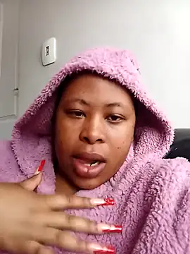 Snapshot of BubblyBeautiful chatting on October 19, 2025, 11:55 am BubblyBeautiful online show from October 19, 2025, 11:55 am