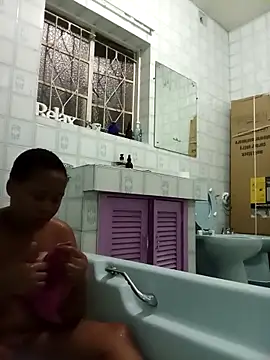 Snapshot of BubblyBeautiful chatting on November 2, 2025, 9:28 pm BubblyBeautiful online show from November 2, 2025, 9:28 pm