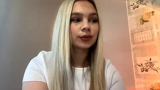 KylaCincotta online show from September 24, 2025, 7:23 am