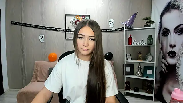 Snapshot of EllaClarke chatting on October 31, 2025, 12:50 pm EllaClarke online show from October 31, 2025, 12:50 pm