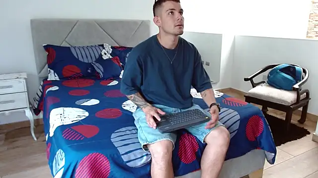 Snapshot of BooyHott_ chatting on September 23, 2025, 7:06 pm BooyHott online show from September 23, 2025, 7:06 pm