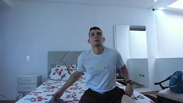 Snapshot of BooyHott_ chatting on September 24, 2025, 7:28 pm BooyHott online show from September 24, 2025, 7:28 pm