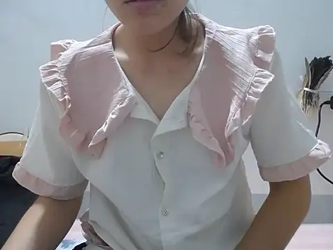 Snapshot of Hannie_26 chatting on October 28, 2025, 2:09 pm Hannie 26 online show from October 28, 2025, 2:09 pm