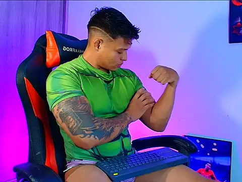 Snapshot of evan_greey chatting on November 6, 2025, 11:37 pm evan greey online show from November 6, 2025, 11:37 pm