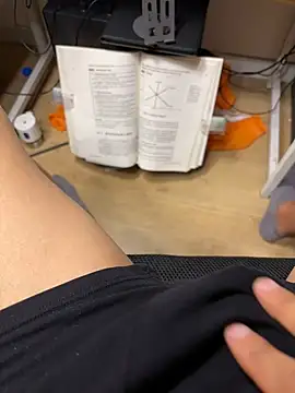 leeyoung  online show from October 4, 2025, 2:15 pm