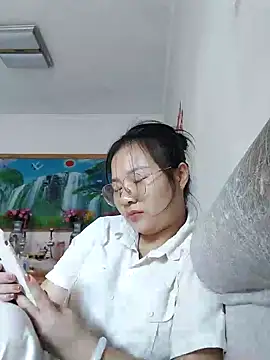 Snapshot of emiu_xinh03 chatting on September 22, 2025, 8:27 am emiu xinh03 online show from September 22, 2025, 8:27 am