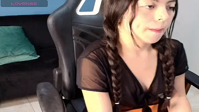 Snapshot of Johanna_Angel_ chatting on October 9, 2025, 3:59 am Johanna Angel online show from October 9, 2025, 3:59 am