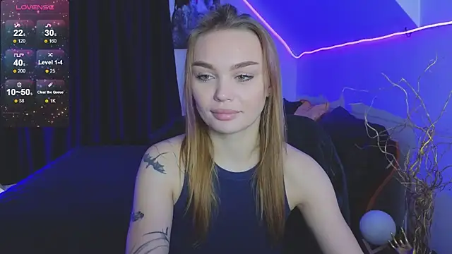 Snapshot of KitsyMoore chatting on October 6, 2025, 1:08 pm KitsyMoore online show from October 6, 2025, 1:08 pm