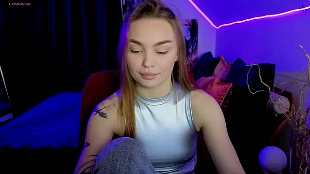 Snapshot of KitsyMoore chatting on October 24, 2025, 1:18 pm KitsyMoore online show from October 24, 2025, 1:18 pm