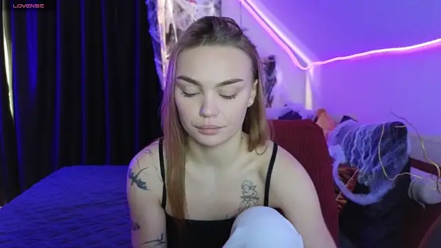 Snapshot of KitsyMoore chatting on November 1, 2025, 1:13 pm KitsyMoore online show from November 1, 2025, 1:13 pm