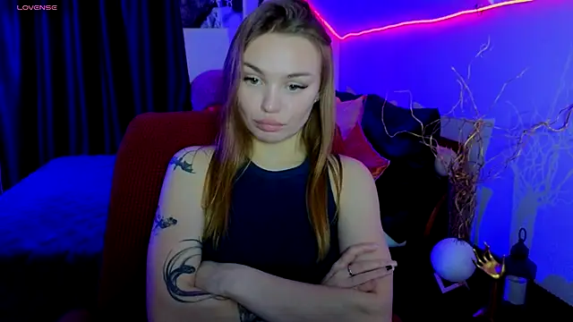 KitsyMoore online show from December 4, 2025, 1:09 pm