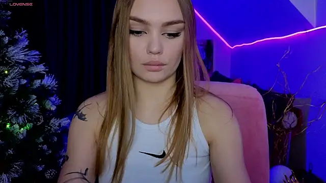 KitsyMoore online show from December 22, 2025, 1:08 pm