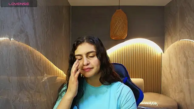 Snapshot of dany_r_ chatting on October 11, 2025, 12:58 pm dany r online show from October 11, 2025, 12:58 pm