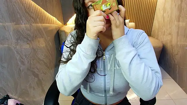 Snapshot of dany_r_ chatting on October 29, 2025, 1:13 pm dany r online show from October 29, 2025, 1:13 pm