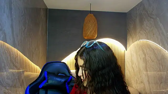 Snapshot of dany_r_ chatting on November 10, 2025, 1:21 pm dany r online show from November 10, 2025, 1:21 pm