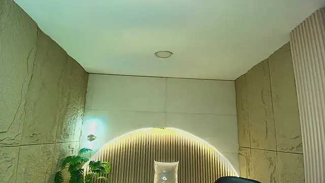 Snapshot of dany_r_ chatting on November 26, 2025, 12:50 pm dany r online show from November 26, 2025, 12:50 pm