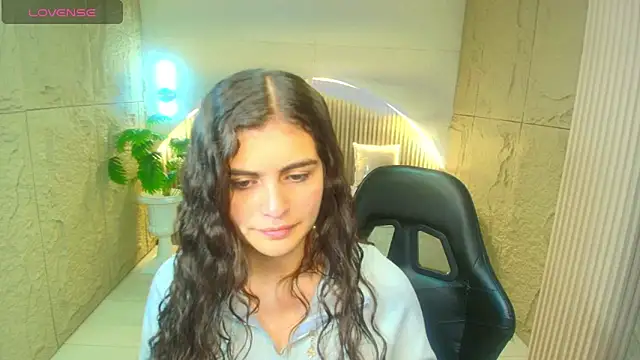 Snapshot of dany_r_ chatting on December 5, 2025, 1:20 pm dany r online show from December 5, 2025, 1:20 pm