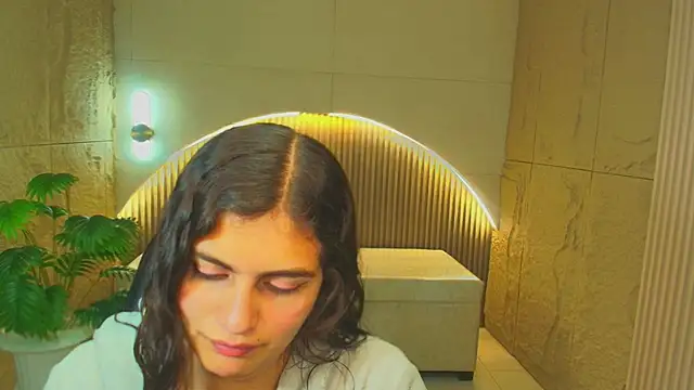 Snapshot of dany_r_ chatting on December 16, 2025, 1:05 pm dany r online show from December 16, 2025, 1:05 pm