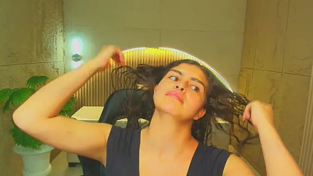 Snapshot of dany_r_ chatting on December 17, 2025, 1:06 pm dany r online show from December 17, 2025, 1:06 pm