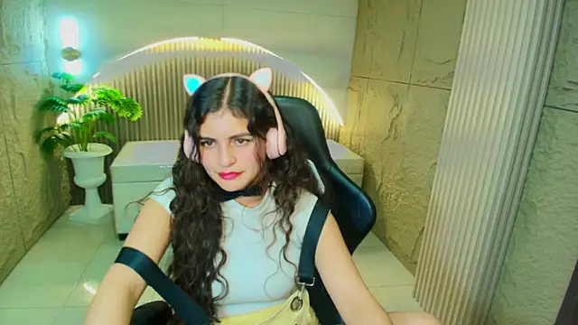 Snapshot of dany_r_ chatting on February 21, 2026, 6:42 pm dany r online show from February 21, 2026, 6:42 pm